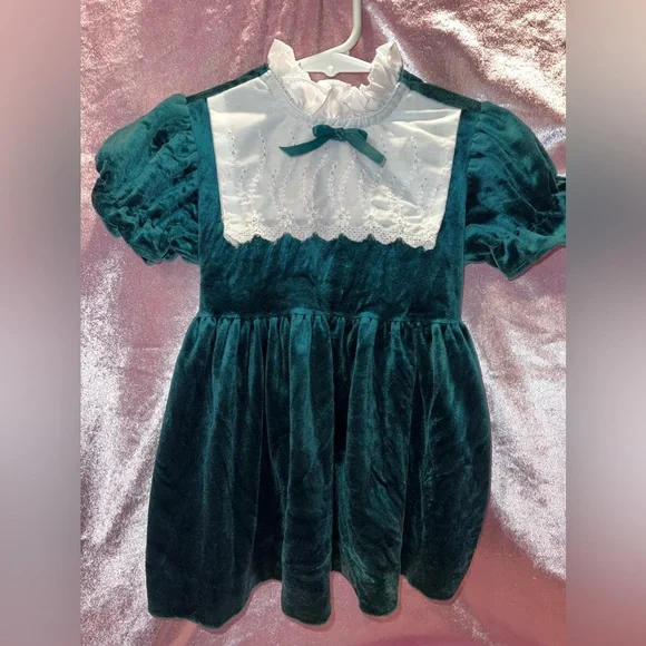 New York Kids Dresses | Vintage New York Kids. Girls Christmas Dress. 4t. | Color: Green | Size: 4tg | Trendydepot's Closet New York Kids Dresses | Vintage New York Kids. Girls Christmas Dress. 4t. | Color: Green | Size: 4tg | Trendydepot's Closet